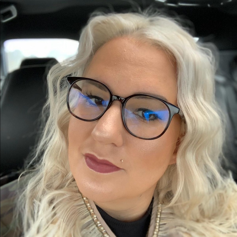 Meet your Posher, Stefanie